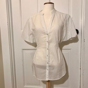 🎁 3/$10 PRETTY WHITE BUTTONDOWN SIZE M